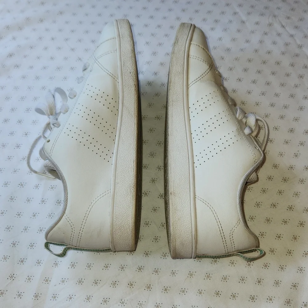 Adidas Youth white/green low-top sneakers sz 5